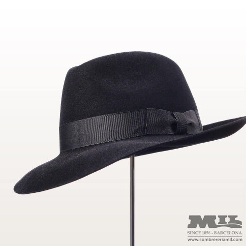 Monopesco hat