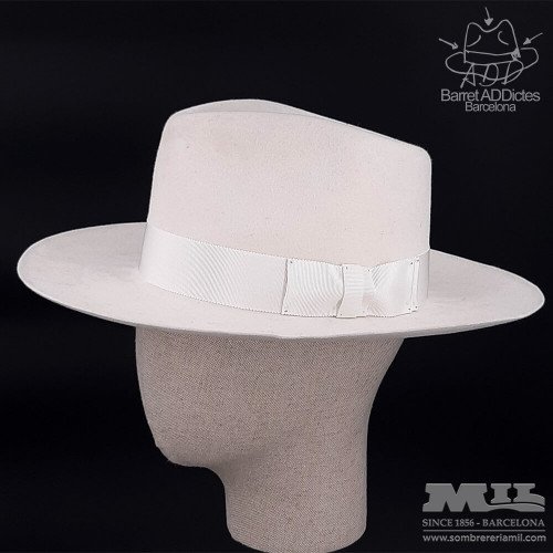 Niki White flat hat