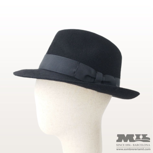 Sombrereria Mil's handmade fedora fur felt hat side